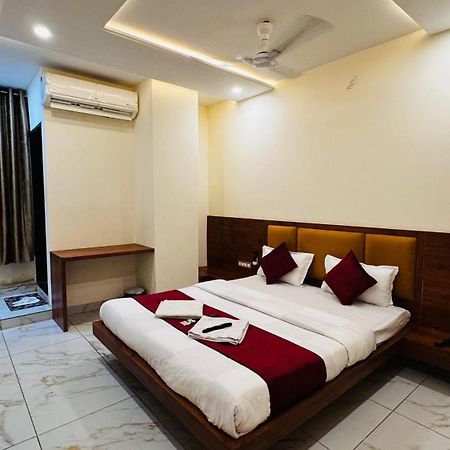 Hotel Prakasham Удджайн Экстерьер фото