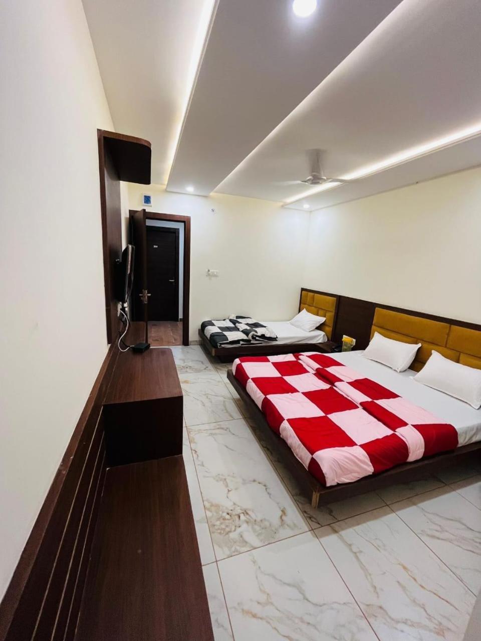 Hotel Prakasham Удджайн Экстерьер фото