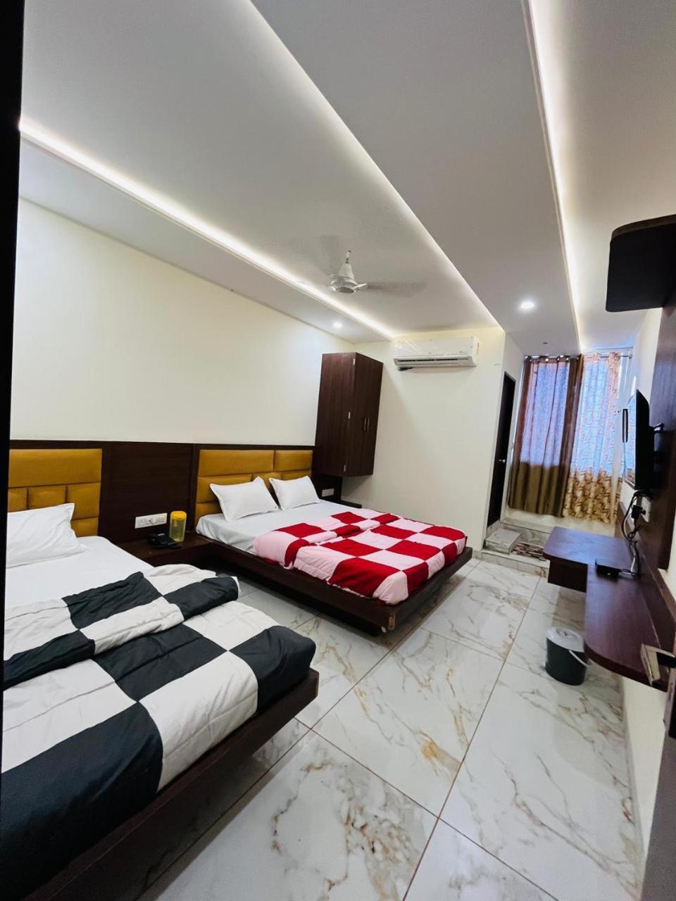 Hotel Prakasham Удджайн Экстерьер фото