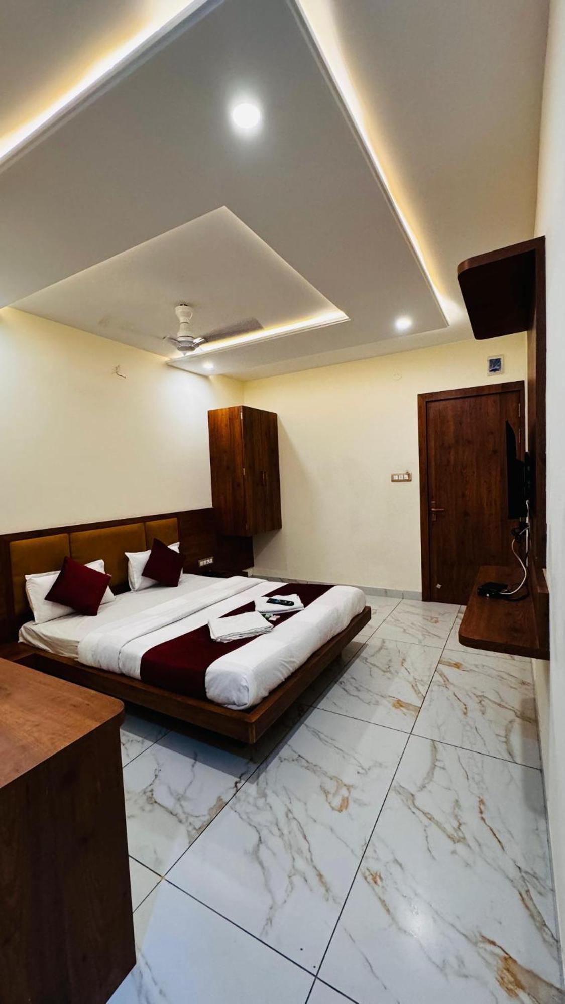 Hotel Prakasham Удджайн Экстерьер фото