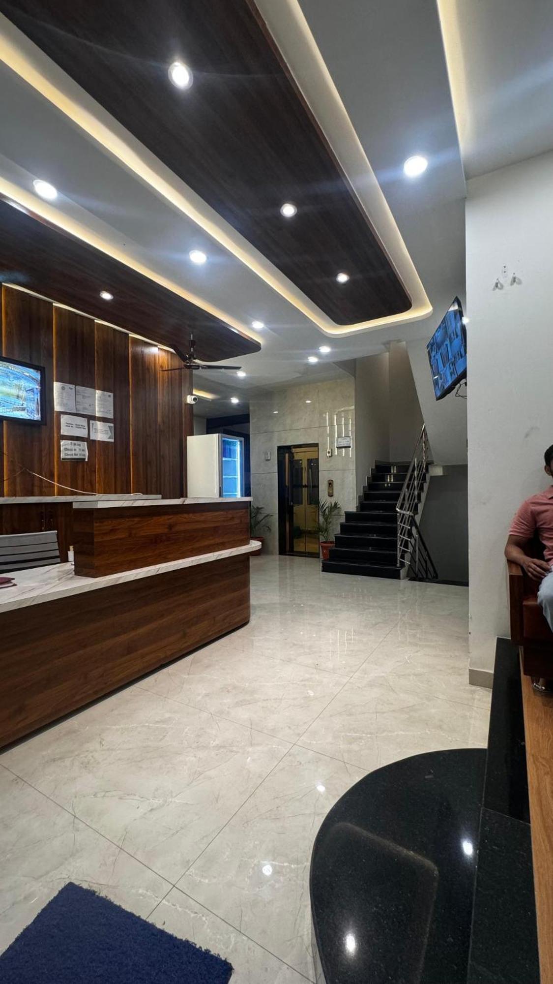 Hotel Prakasham Удджайн Экстерьер фото