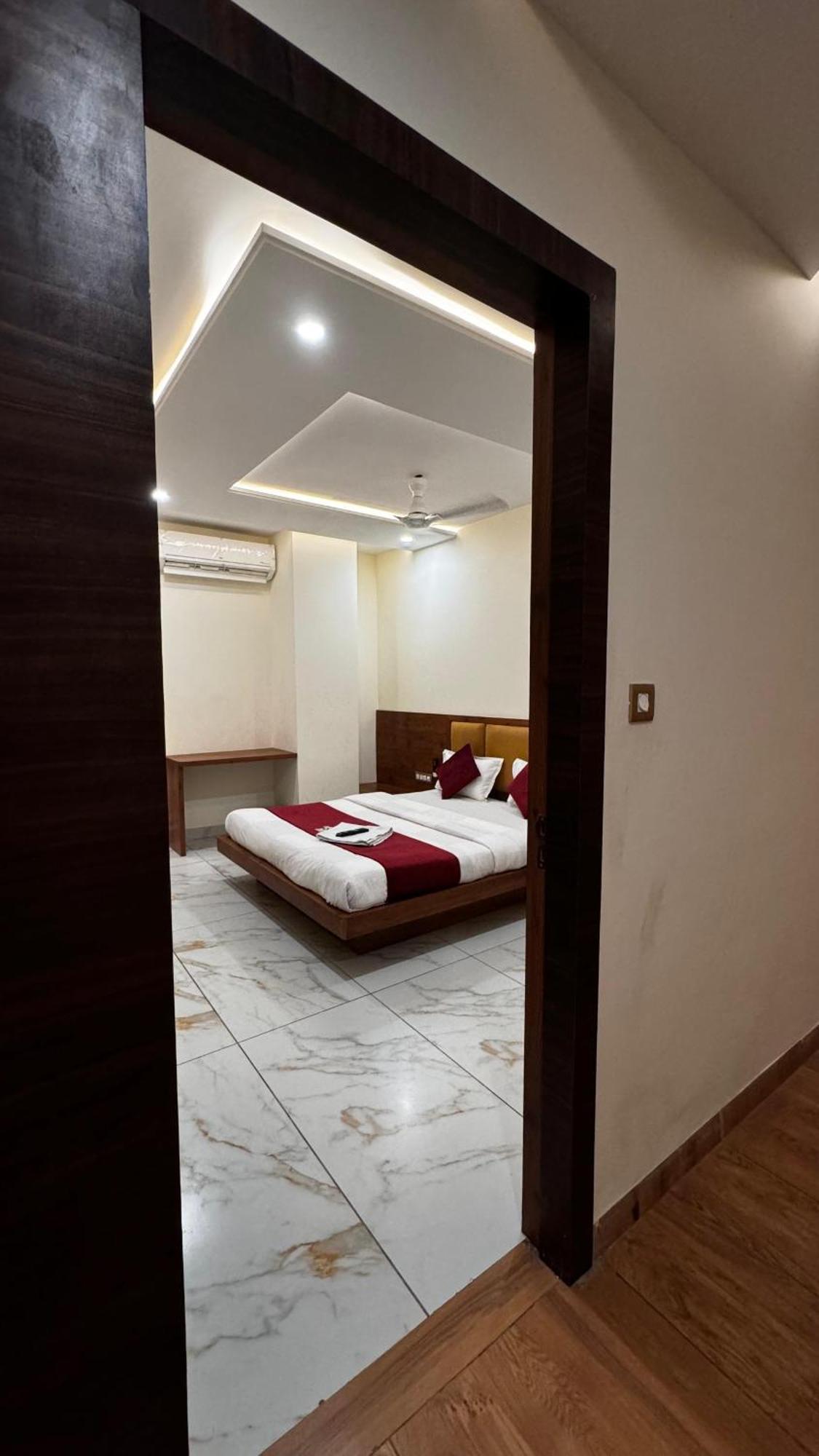 Hotel Prakasham Удджайн Экстерьер фото