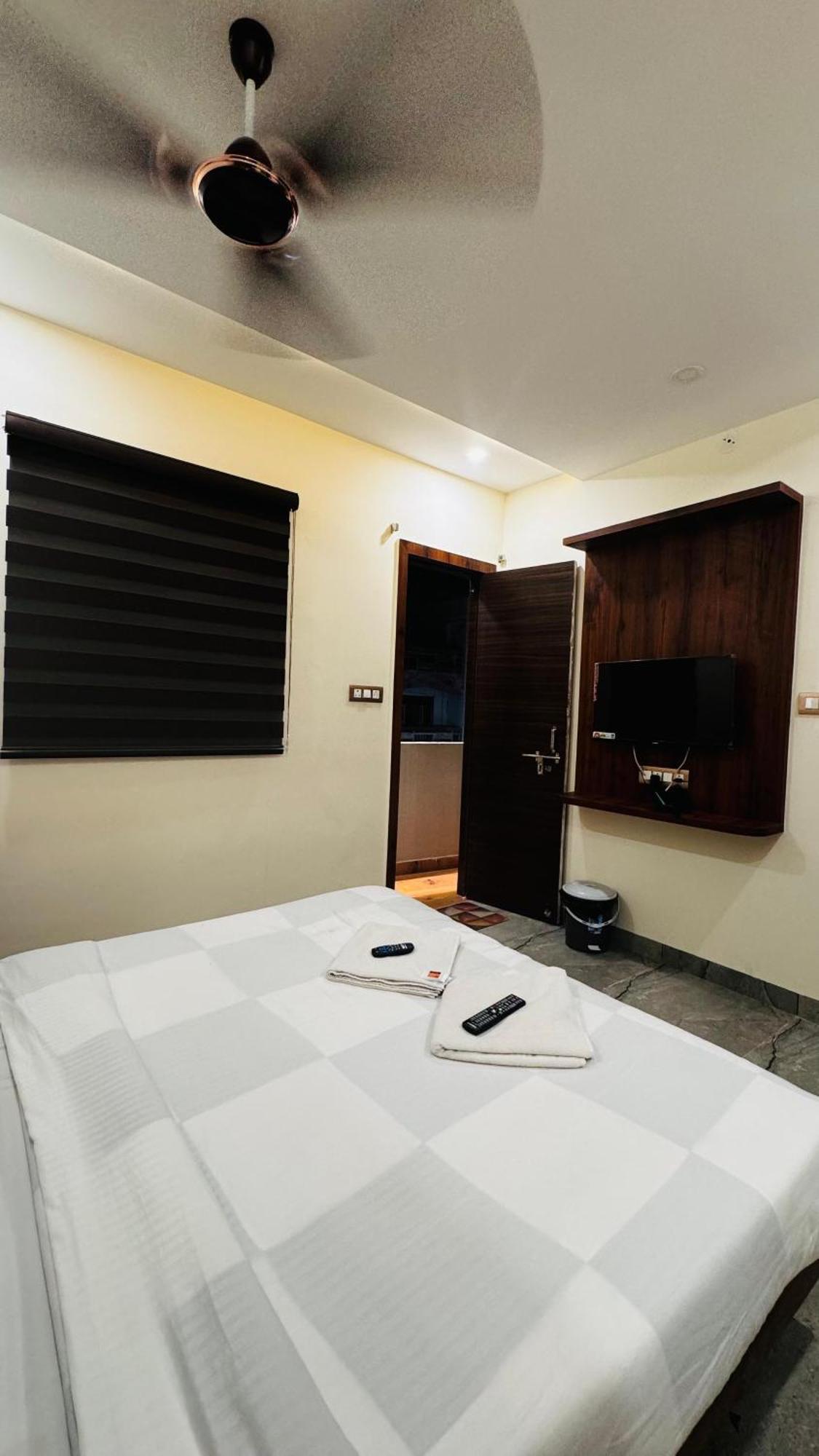 Hotel Prakasham Удджайн Экстерьер фото