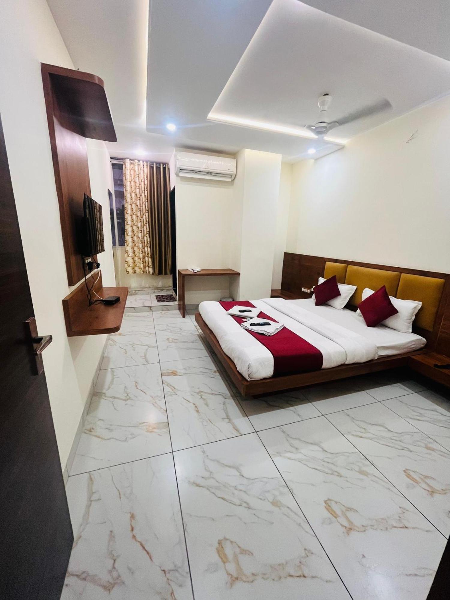 Hotel Prakasham Удджайн Экстерьер фото