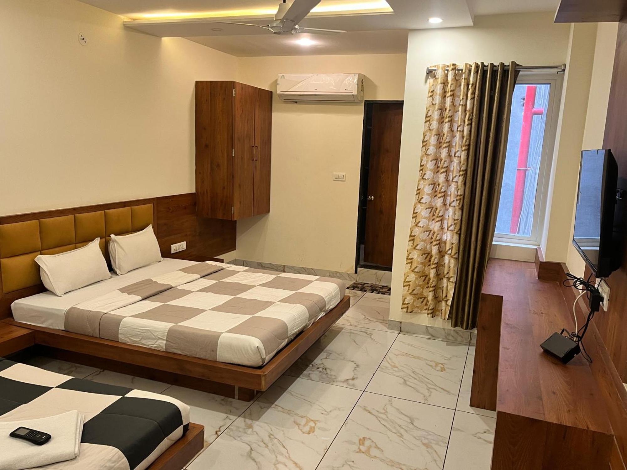 Hotel Prakasham Удджайн Экстерьер фото