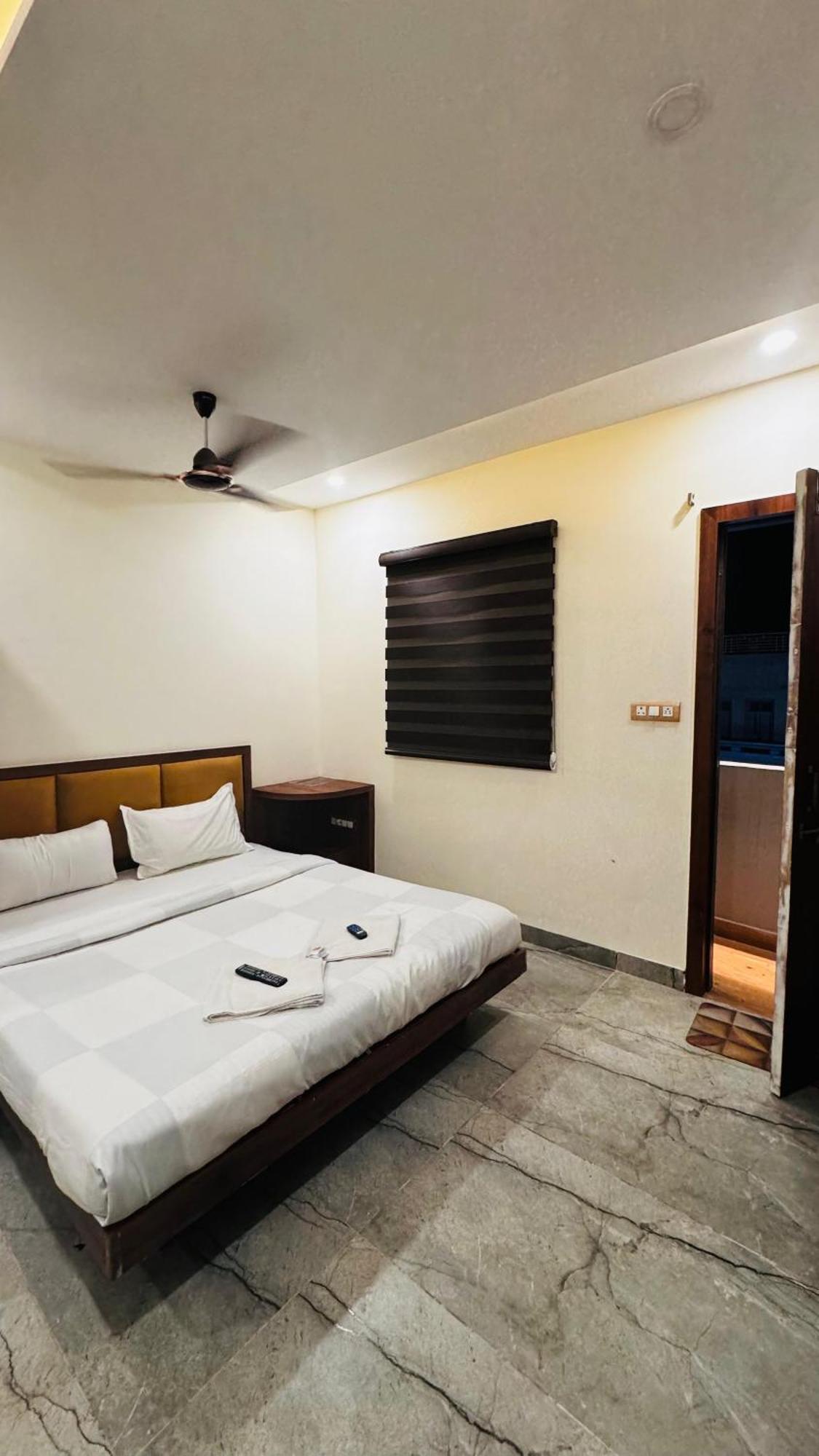 Hotel Prakasham Удджайн Экстерьер фото
