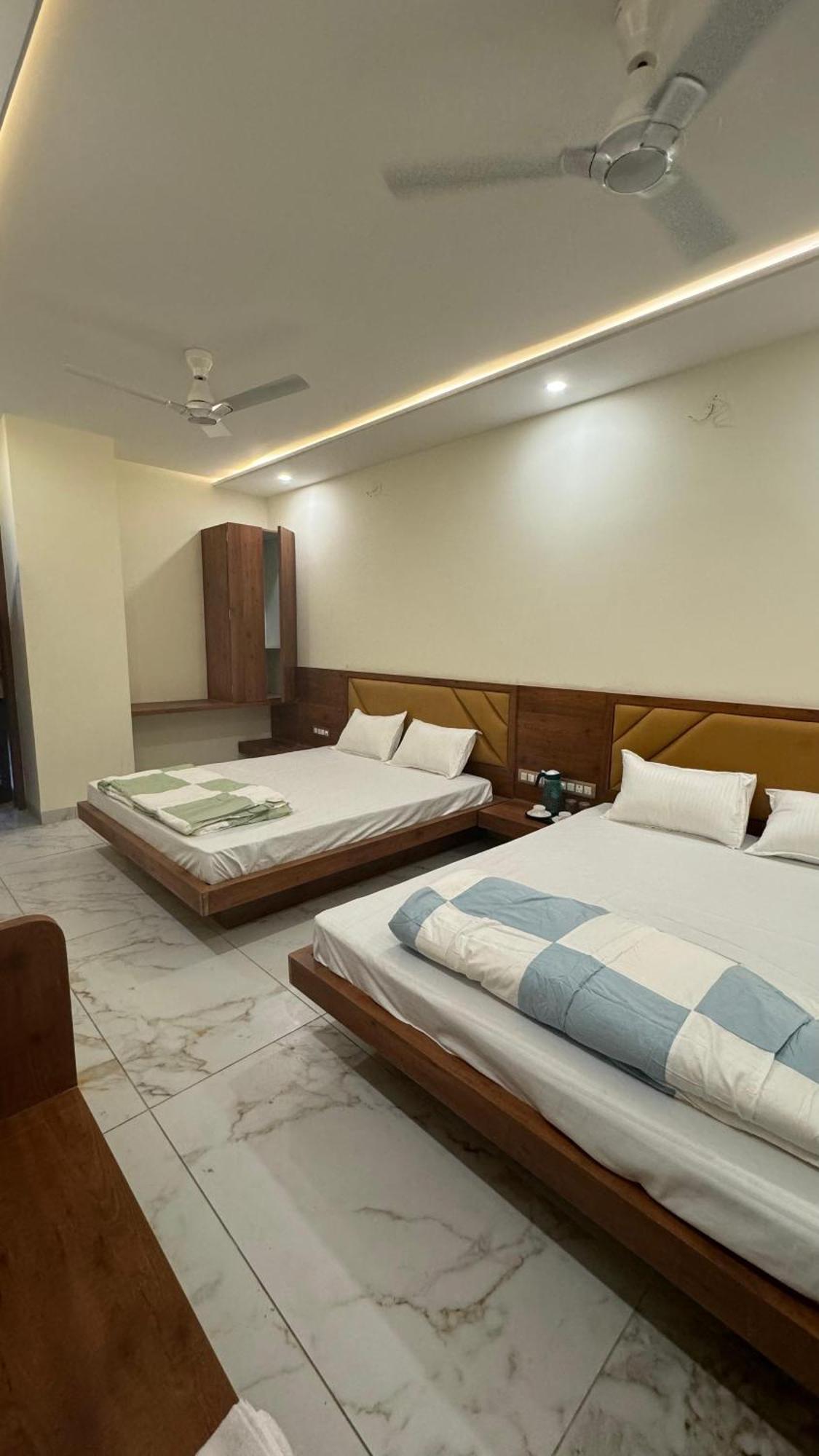 Hotel Prakasham Удджайн Экстерьер фото
