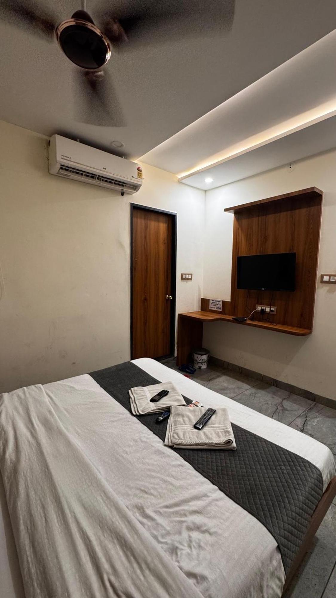 Hotel Prakasham Удджайн Экстерьер фото